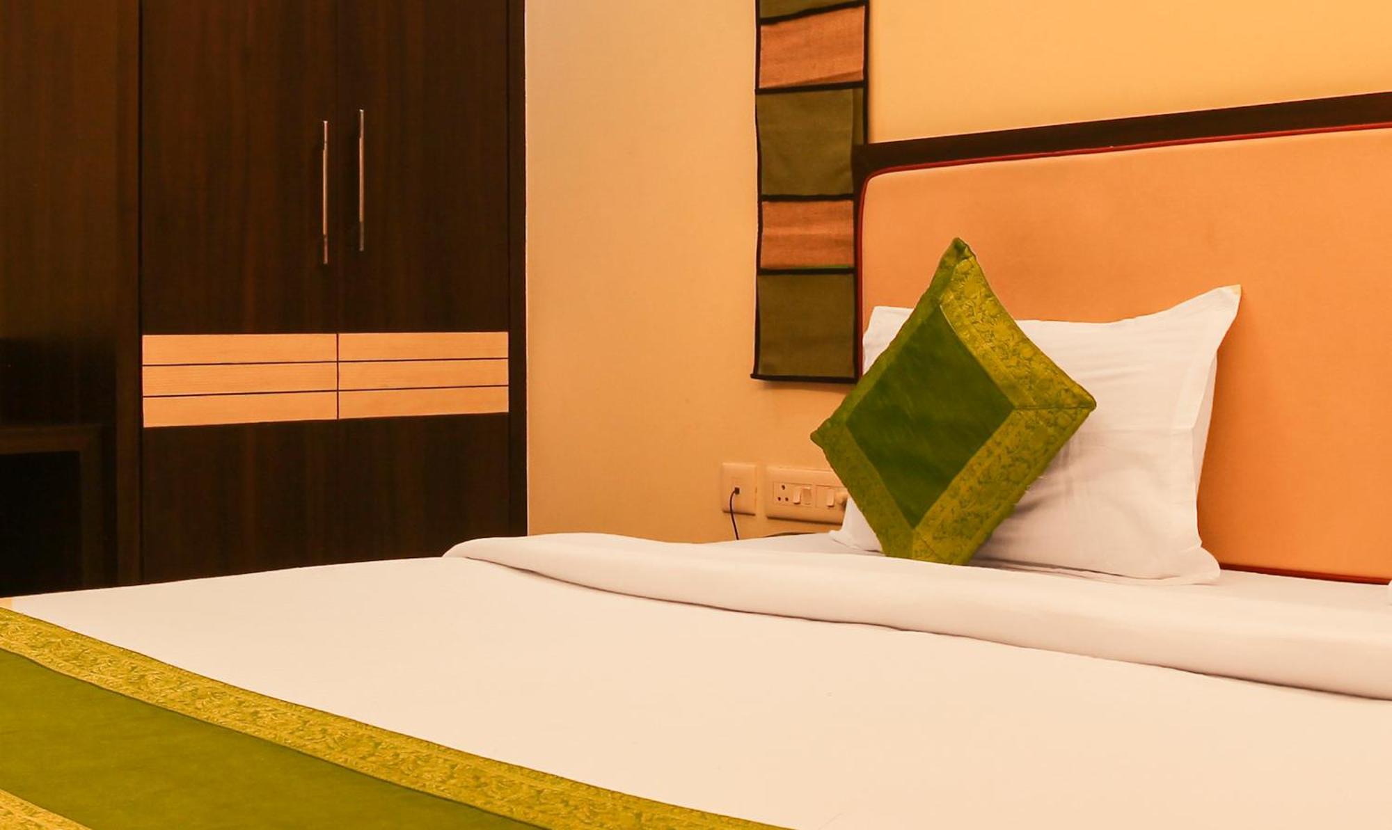 Hotel Janki International 3 Km From Kashi Vishwanath Temple Free Pickup From Railway Station Varanasi Exterior foto