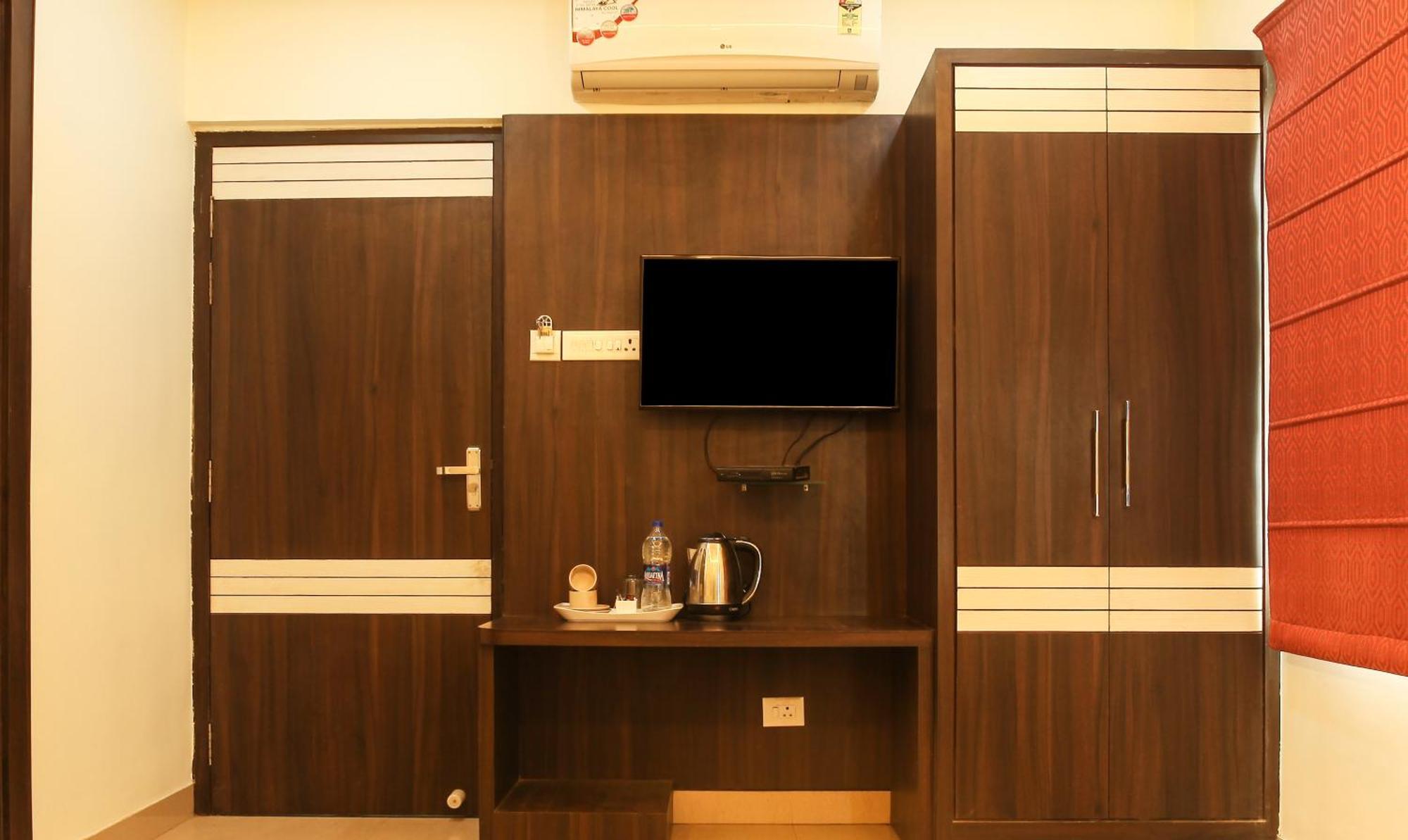 Hotel Janki International 3 Km From Kashi Vishwanath Temple Free Pickup From Railway Station Varanasi Exterior foto