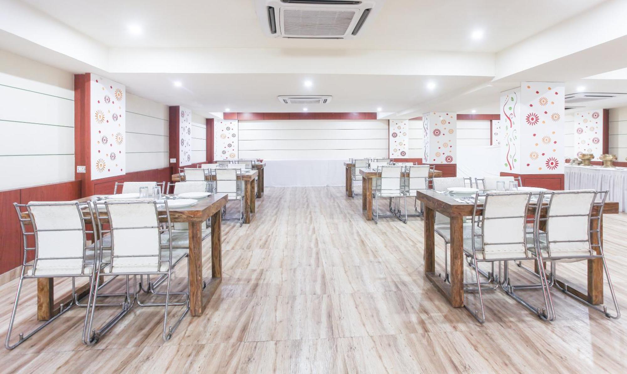 Hotel Janki International 3 Km From Kashi Vishwanath Temple Free Pickup From Railway Station Varanasi Exterior foto