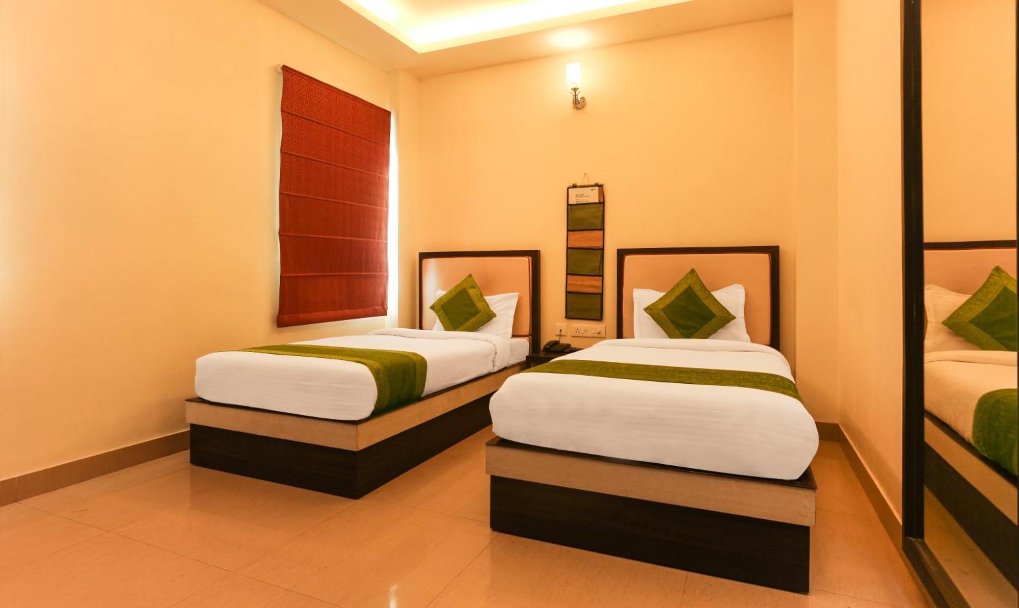 Hotel Janki International 3 Km From Kashi Vishwanath Temple Free Pickup From Railway Station Varanasi Exterior foto