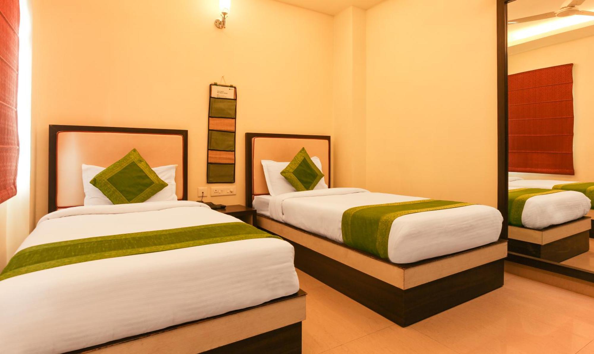 Hotel Janki International 3 Km From Kashi Vishwanath Temple Free Pickup From Railway Station Varanasi Exterior foto