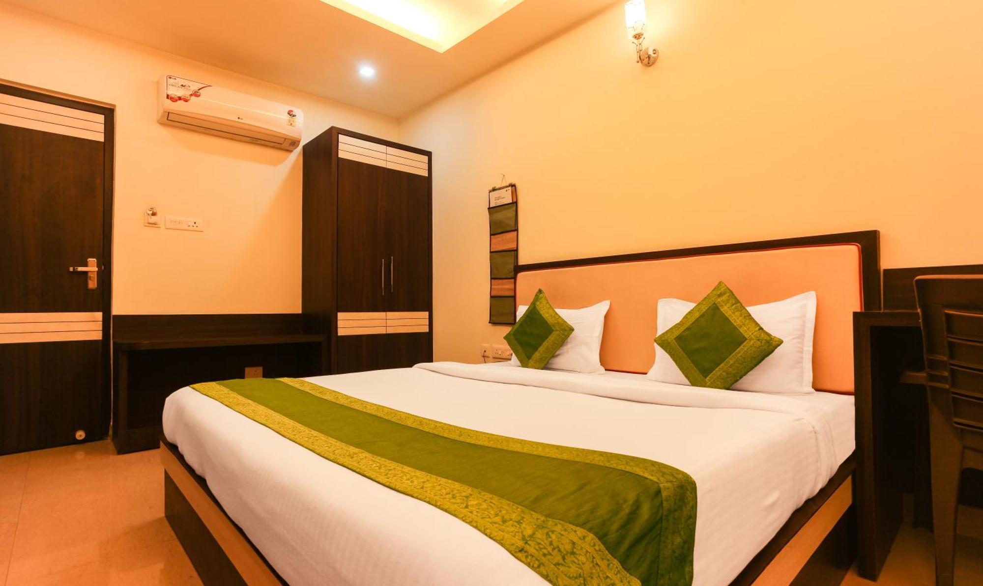 Hotel Janki International 3 Km From Kashi Vishwanath Temple Free Pickup From Railway Station Varanasi Exterior foto