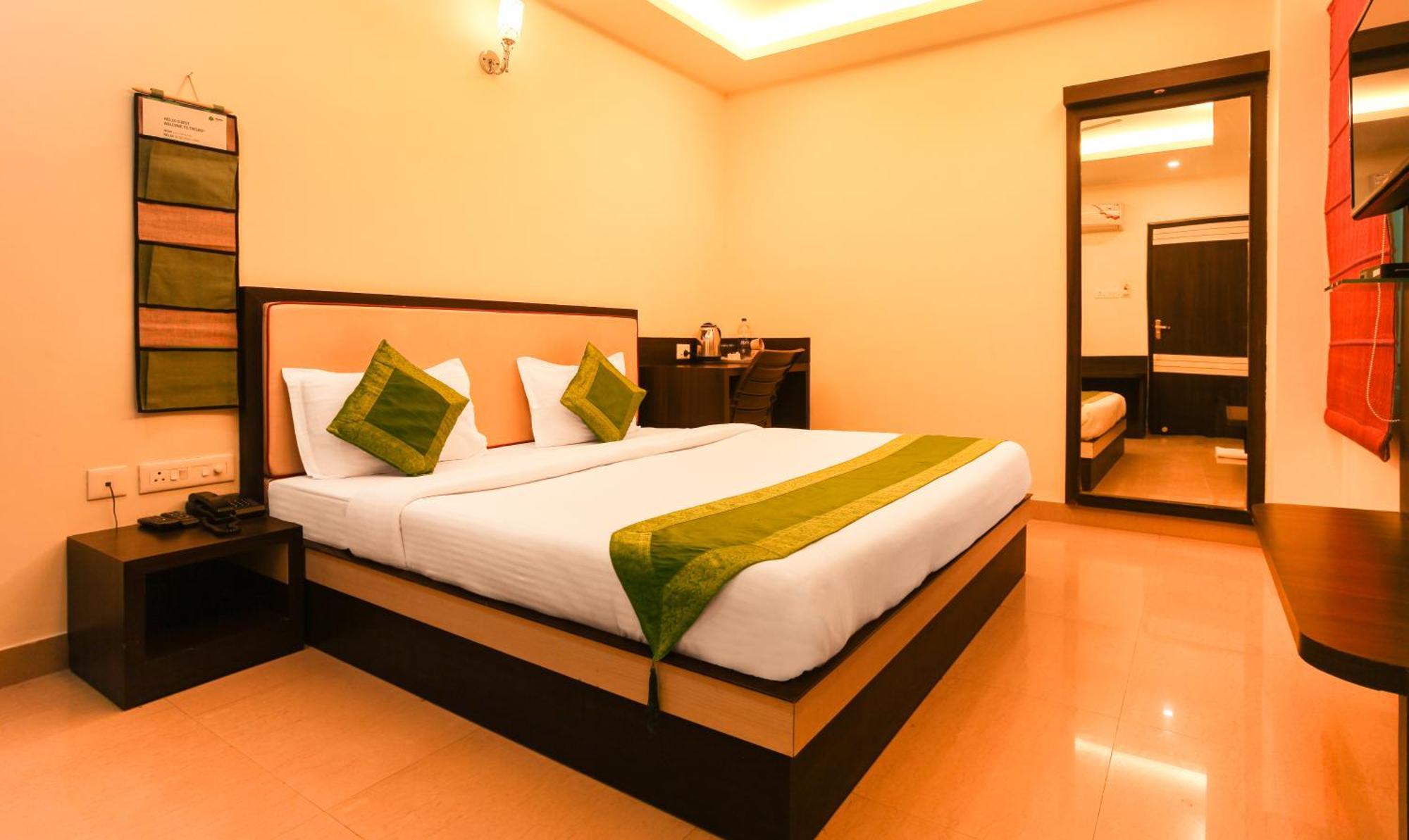 Hotel Janki International 3 Km From Kashi Vishwanath Temple Free Pickup From Railway Station Varanasi Exterior foto