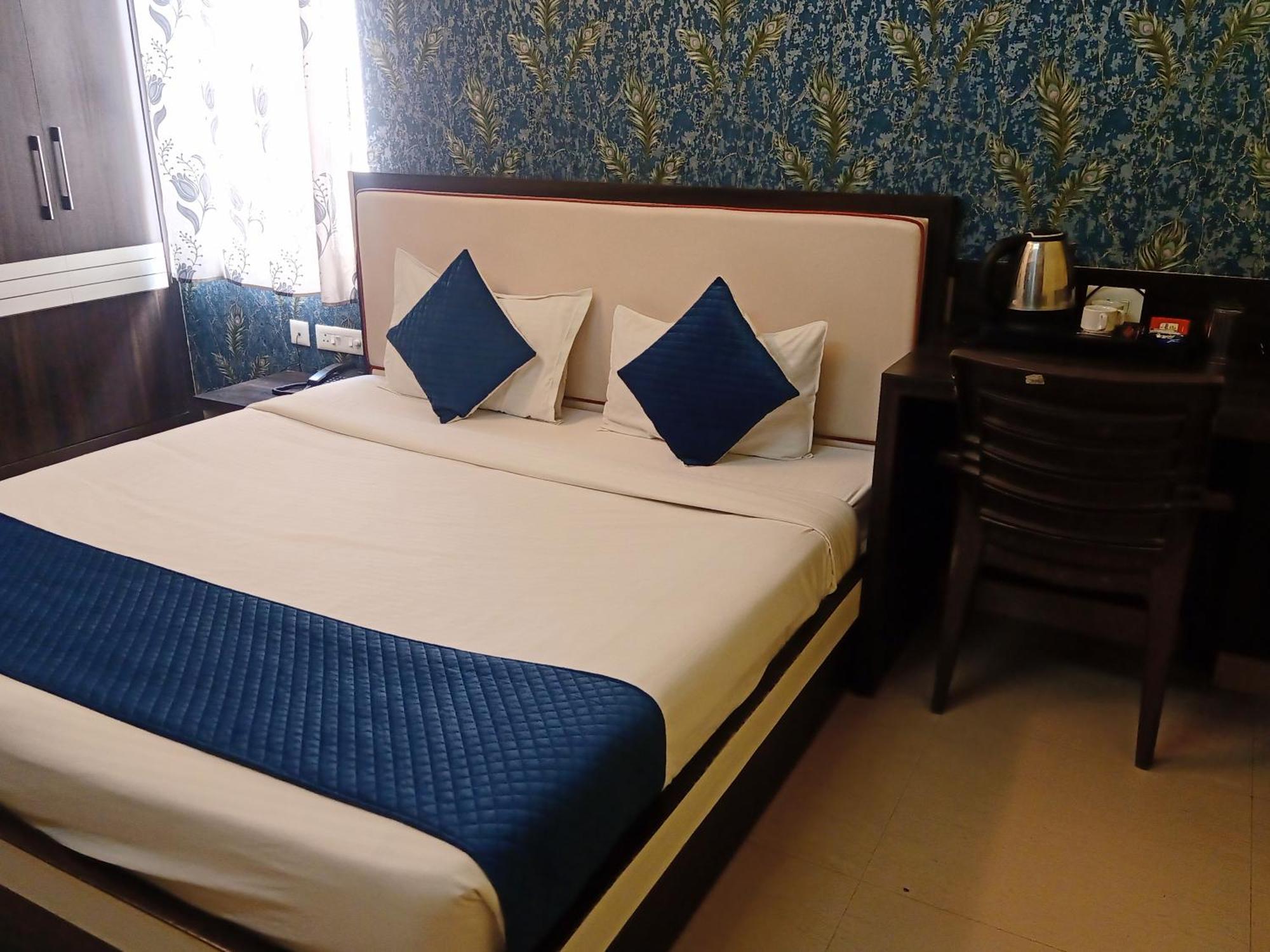 Hotel Janki International 3 Km From Kashi Vishwanath Temple Free Pickup From Railway Station Varanasi Exterior foto