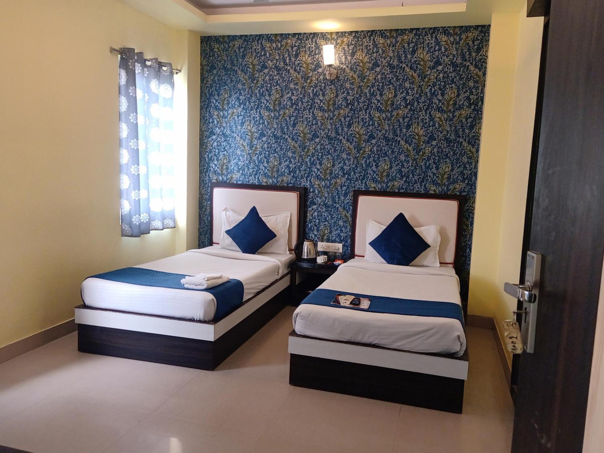 Hotel Janki International 3 Km From Kashi Vishwanath Temple Free Pickup From Railway Station Varanasi Exterior foto