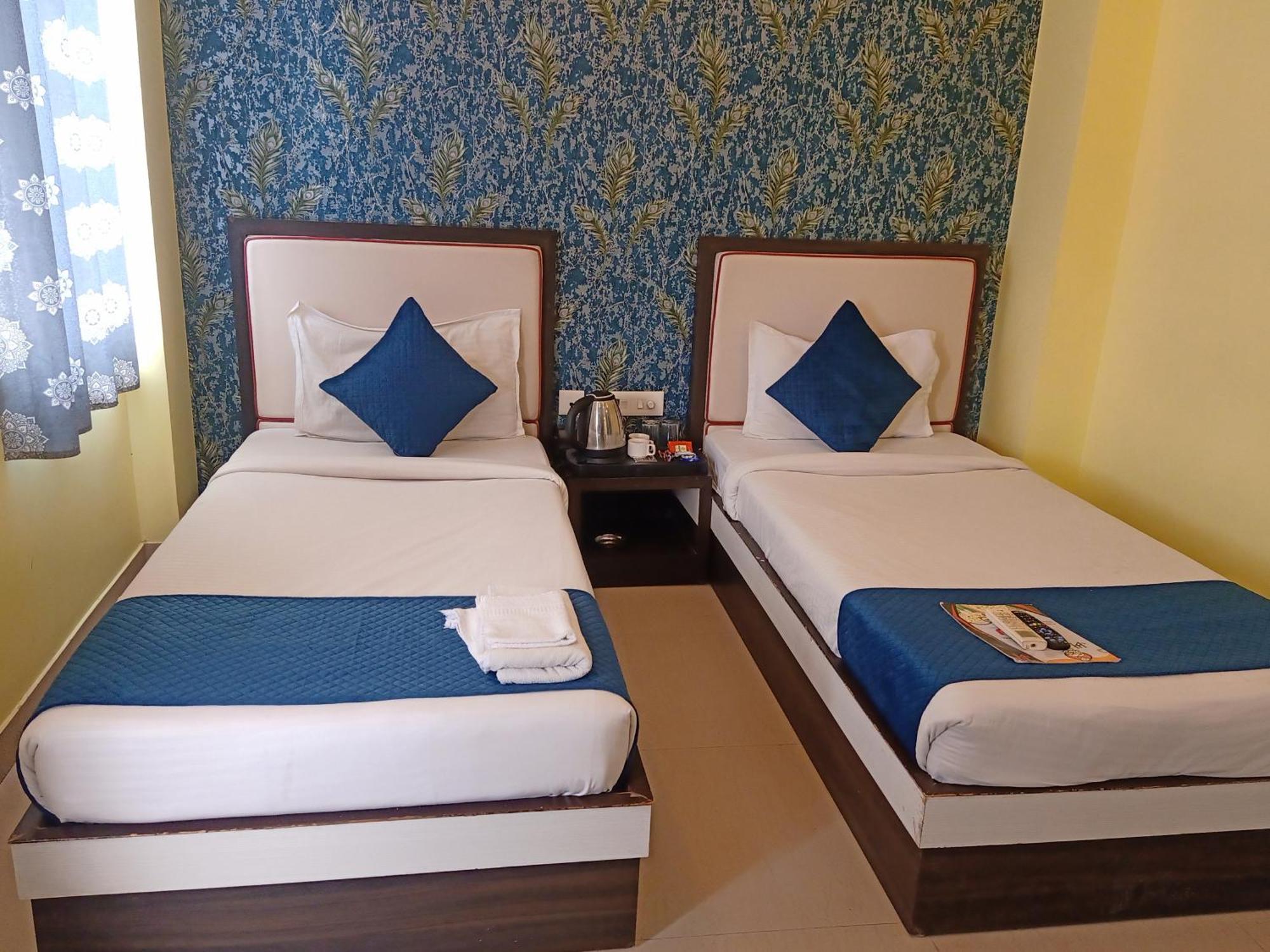 Hotel Janki International 3 Km From Kashi Vishwanath Temple Free Pickup From Railway Station Varanasi Exterior foto