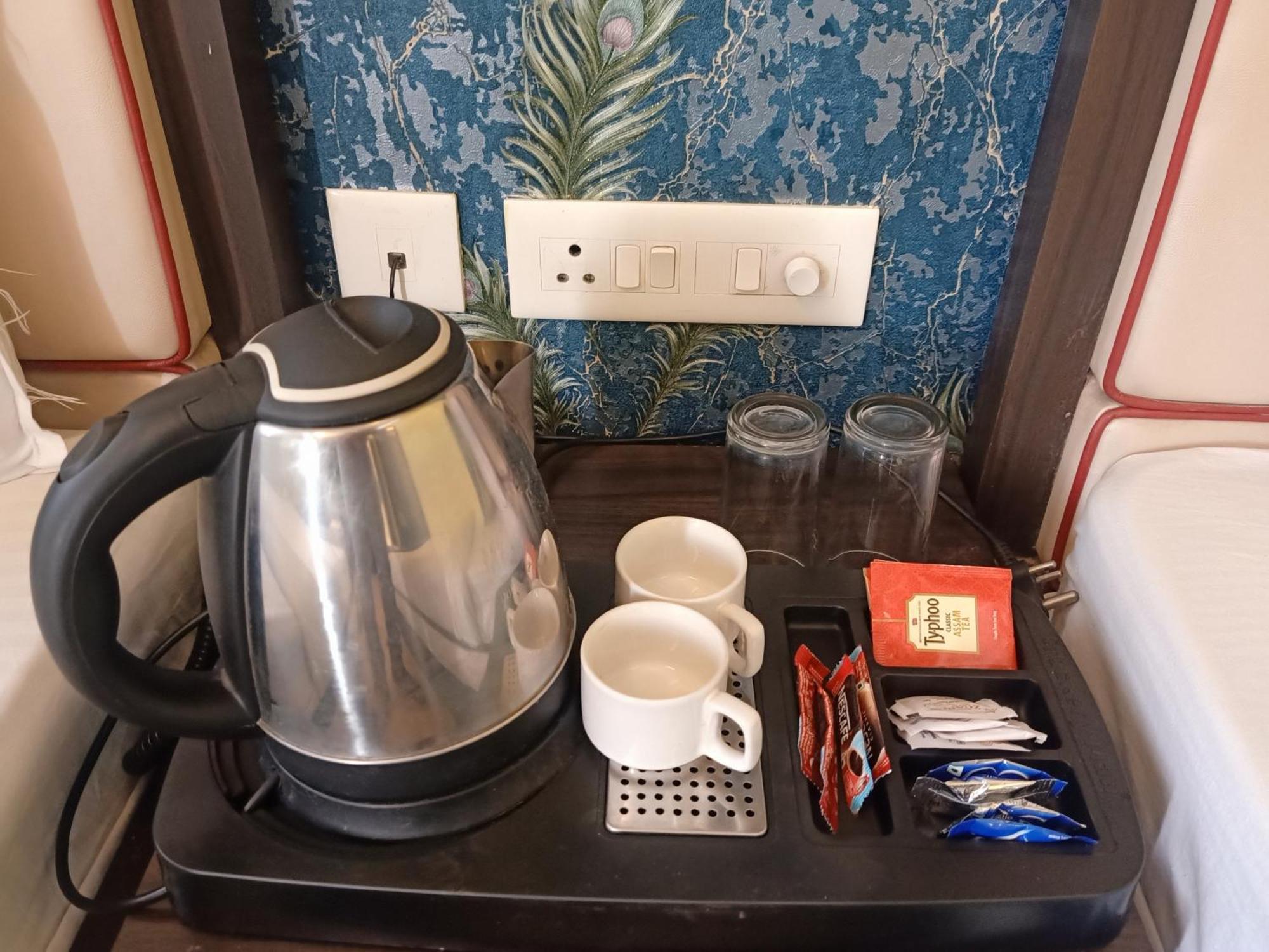 Hotel Janki International 3 Km From Kashi Vishwanath Temple Free Pickup From Railway Station Varanasi Exterior foto