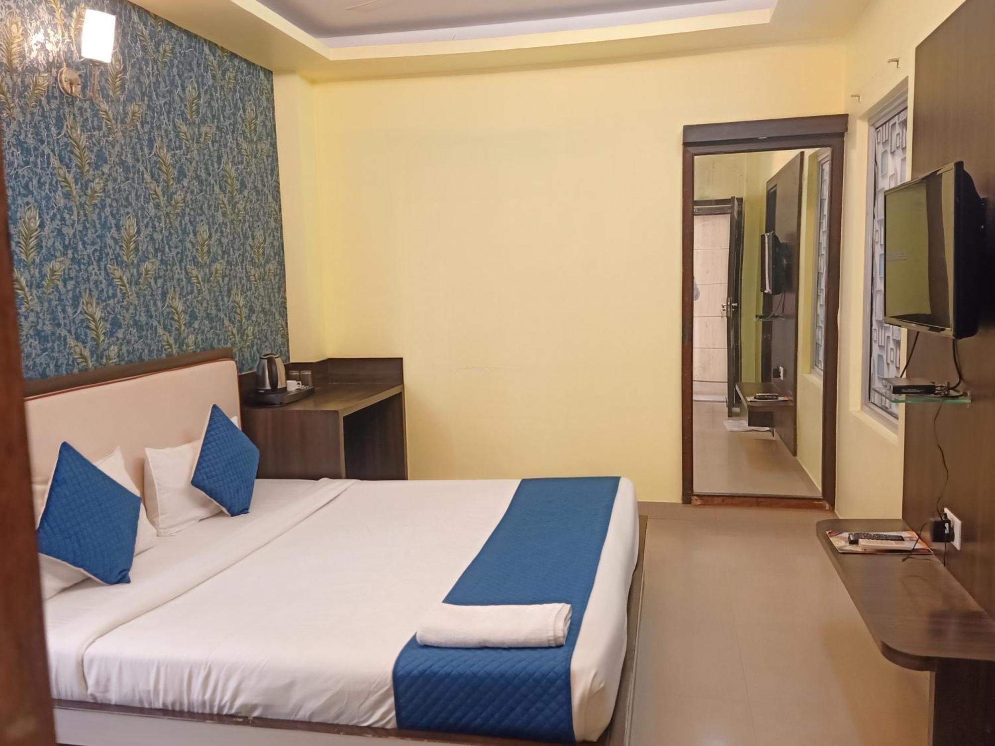 Hotel Janki International 3 Km From Kashi Vishwanath Temple Free Pickup From Railway Station Varanasi Exterior foto