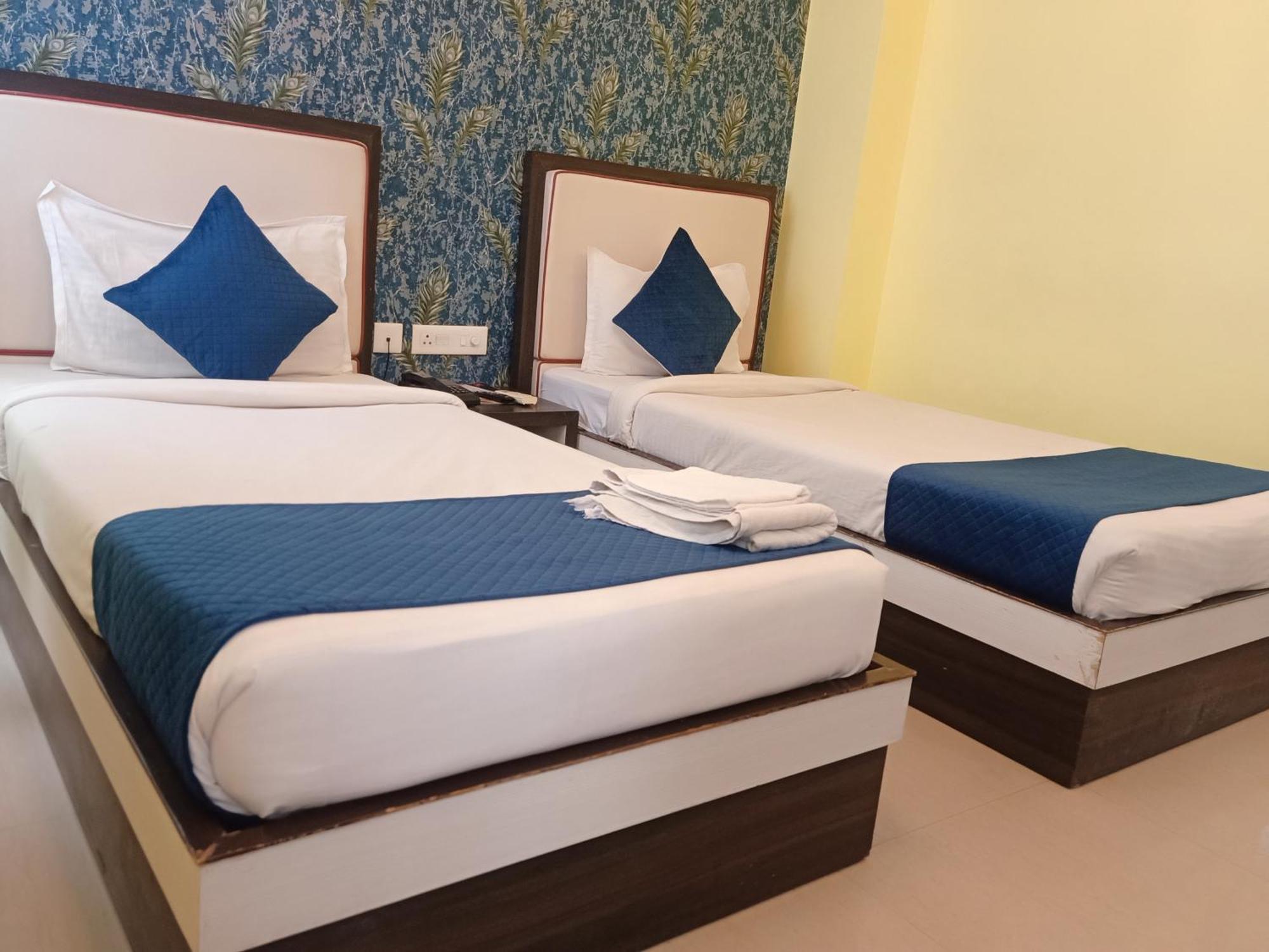 Hotel Janki International 3 Km From Kashi Vishwanath Temple Free Pickup From Railway Station Varanasi Exterior foto